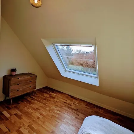 Charming House In The Cabellou On Coastal Trail *